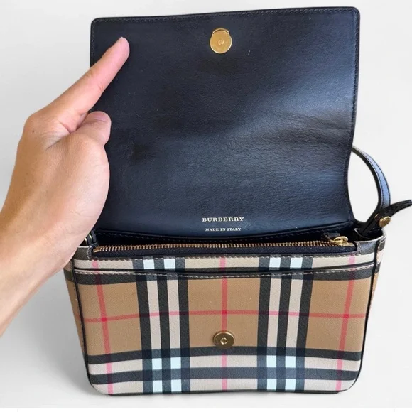 BURBERRY | PRICE FIRM💲💥
Hampshire Crossbody Bag✨ - Picture 3 of 6